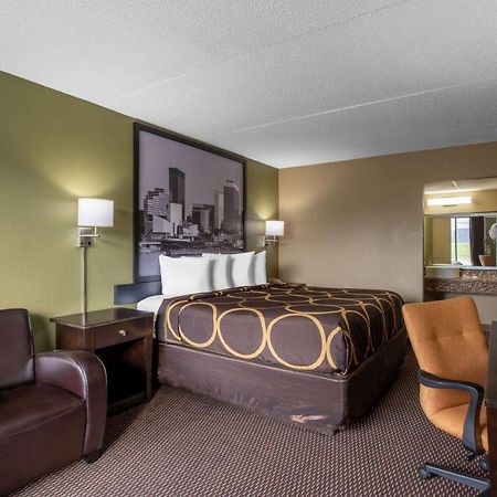 Super 8 By Wyndham Perrysburg-Toledo Hotell Exteriör bild