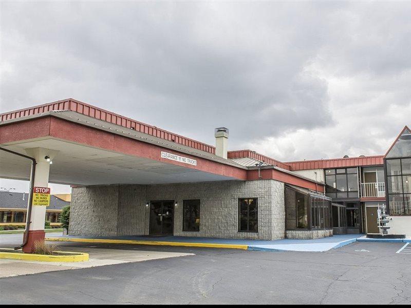 Super 8 By Wyndham Perrysburg-Toledo Hotell Exteriör bild