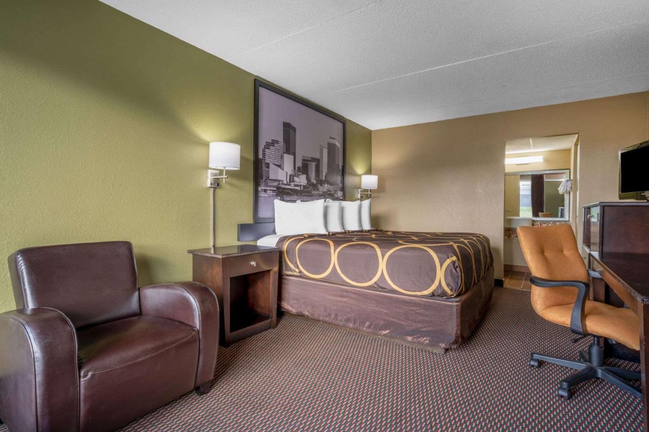 Super 8 By Wyndham Perrysburg-Toledo Hotell Exteriör bild