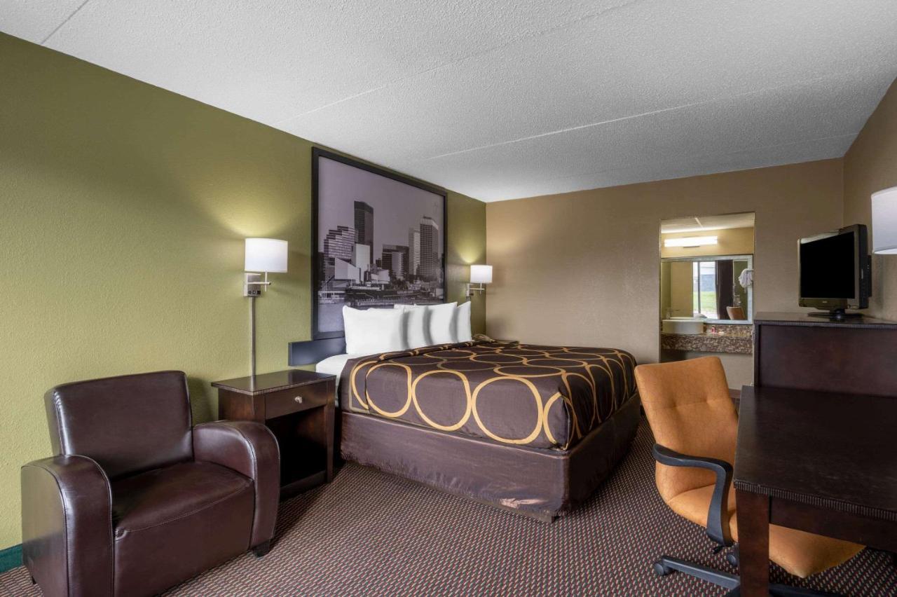 Super 8 By Wyndham Perrysburg-Toledo Hotell Exteriör bild