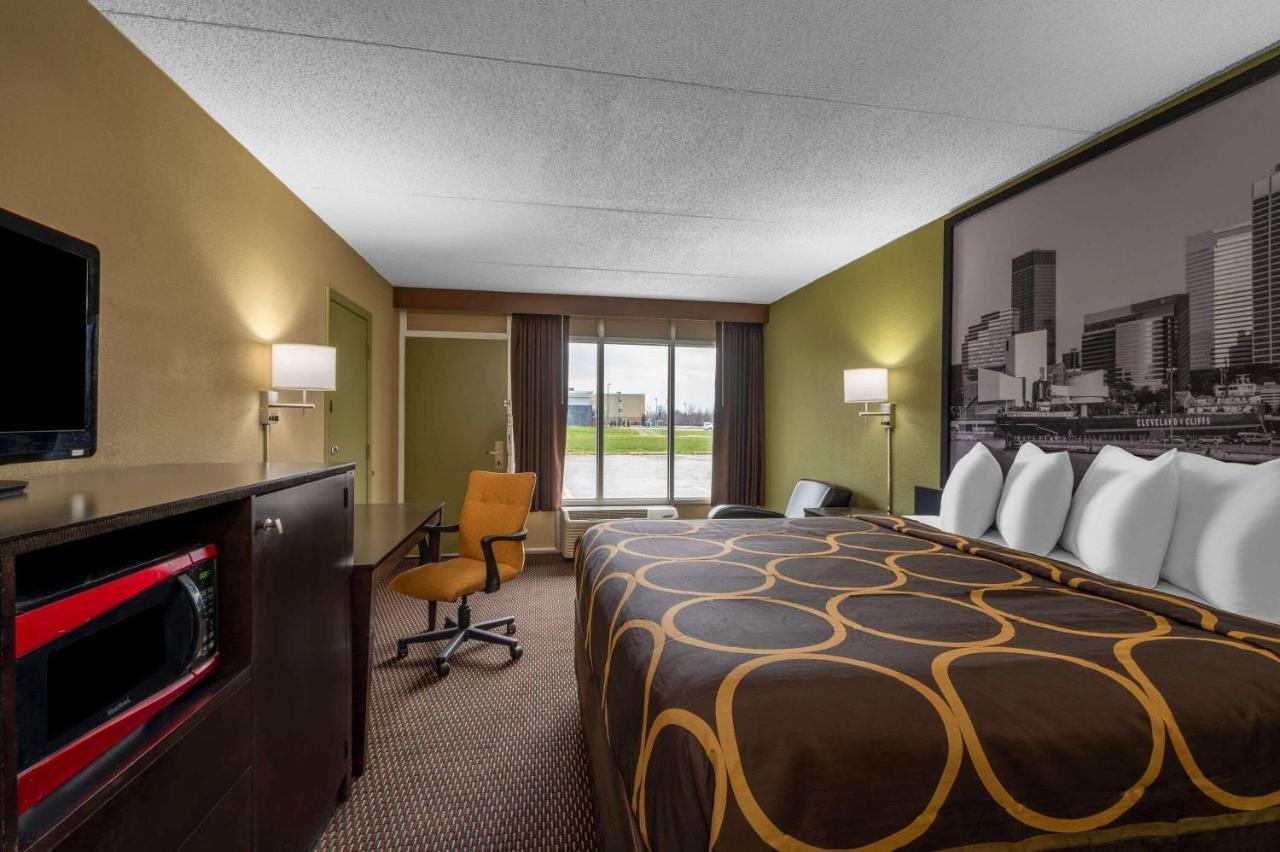 Super 8 By Wyndham Perrysburg-Toledo Hotell Exteriör bild
