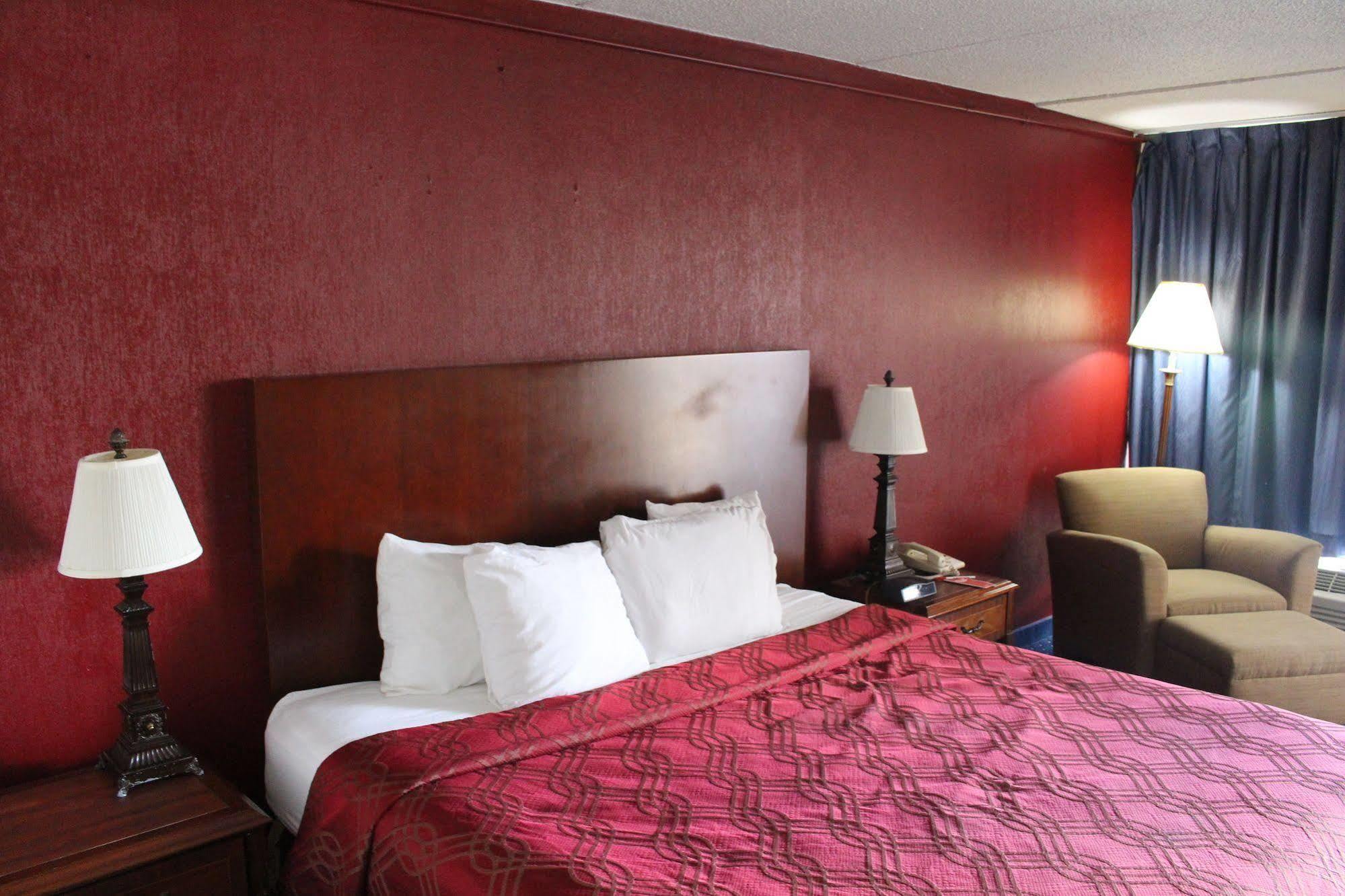Super 8 By Wyndham Perrysburg-Toledo Hotell Exteriör bild