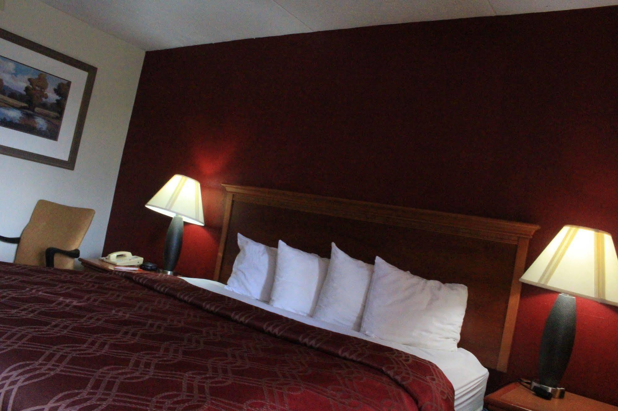 Super 8 By Wyndham Perrysburg-Toledo Hotell Exteriör bild
