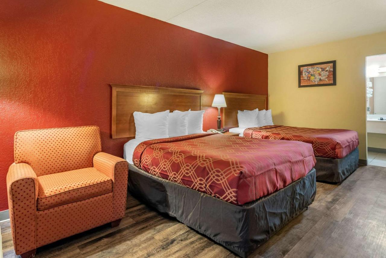 Super 8 By Wyndham Perrysburg-Toledo Hotell Exteriör bild