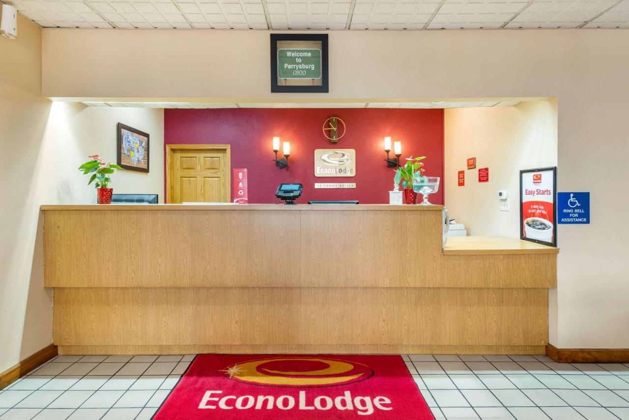 Super 8 By Wyndham Perrysburg-Toledo Hotell Exteriör bild