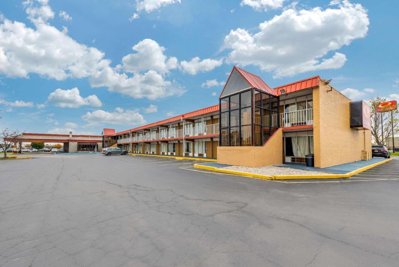 Super 8 By Wyndham Perrysburg-Toledo Hotell Exteriör bild