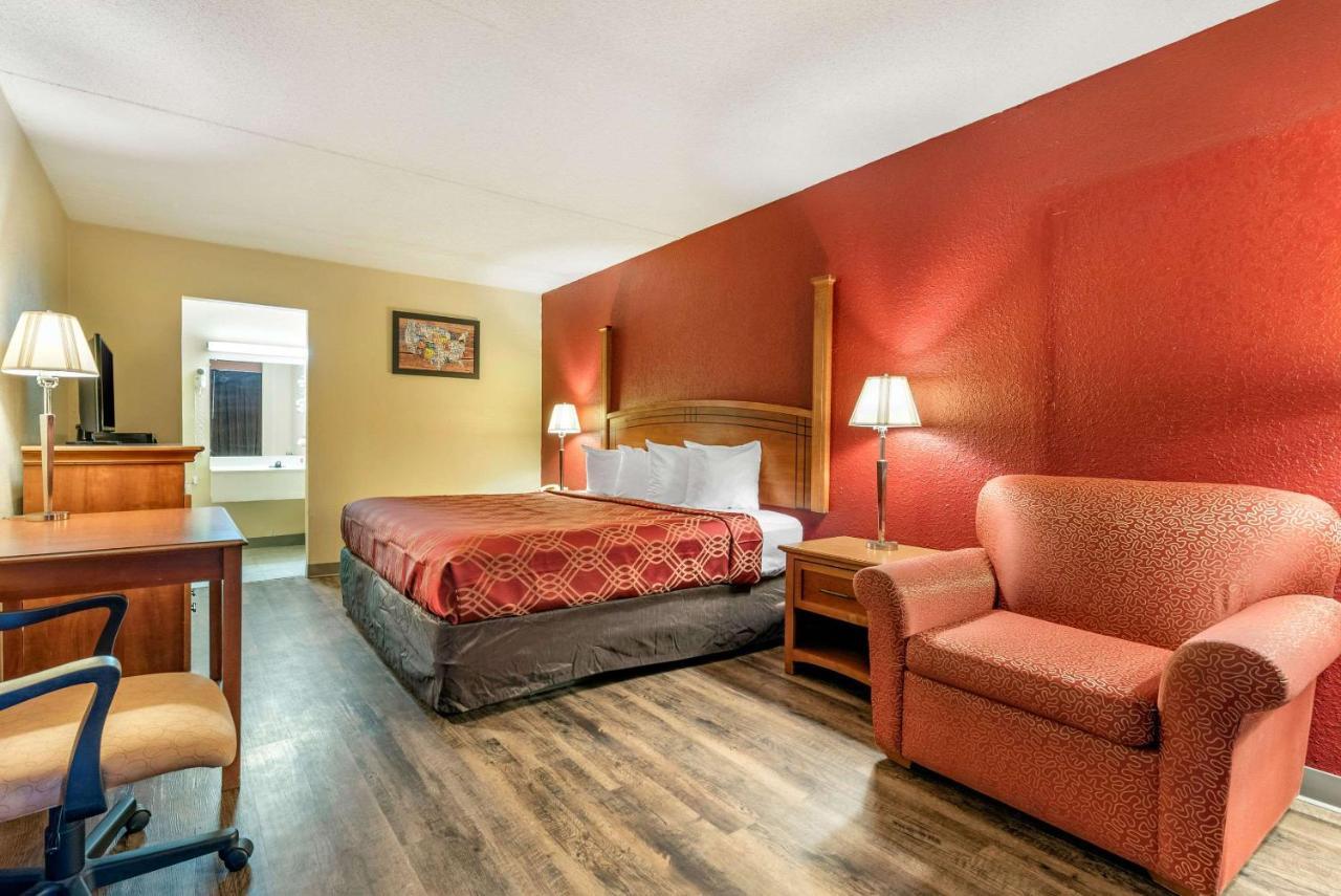 Super 8 By Wyndham Perrysburg-Toledo Hotell Exteriör bild